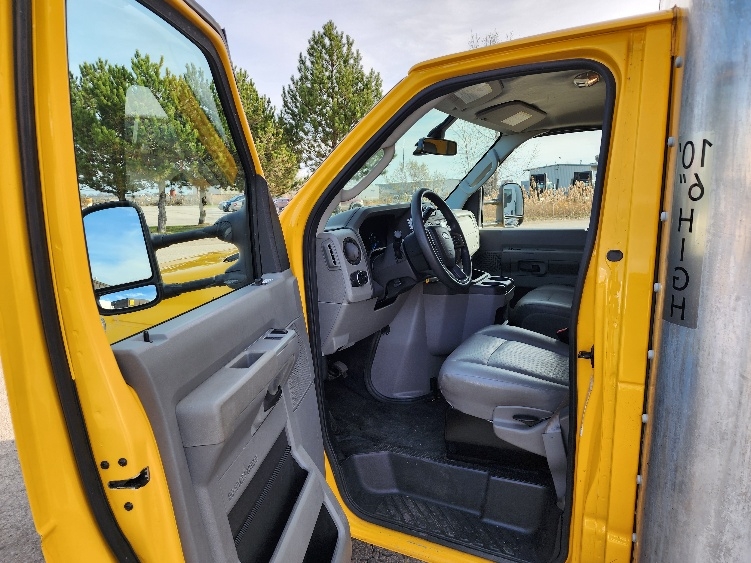 Used 2022 Ford E-350 - photo 17