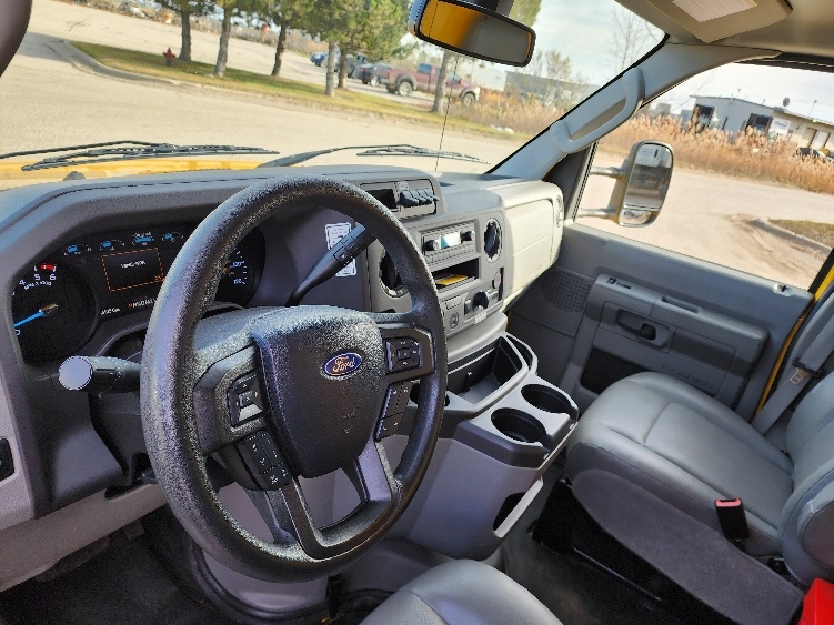 Used 2022 Ford E-350 - photo 18