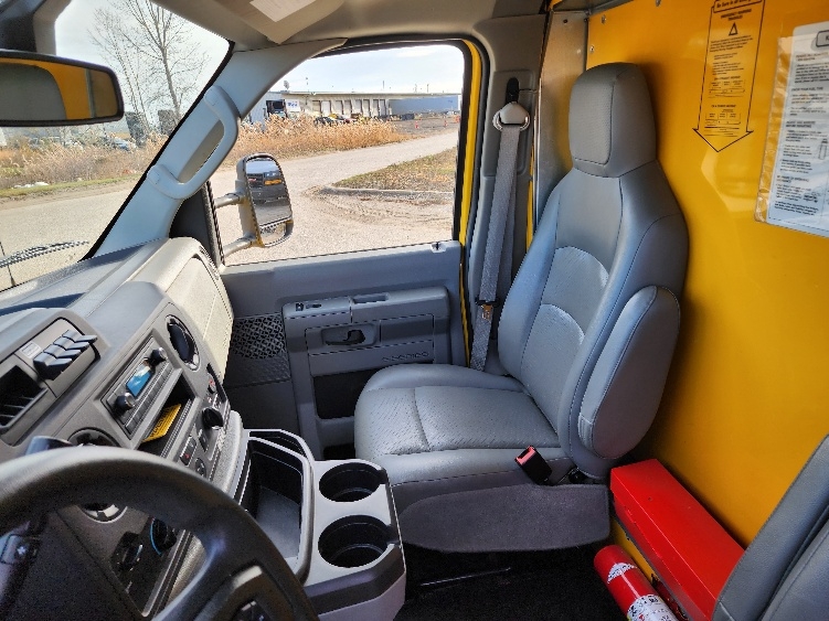 Used 2022 Ford E-350 - photo 20