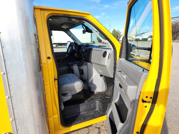 Used 2022 Ford E-350 - photo 21