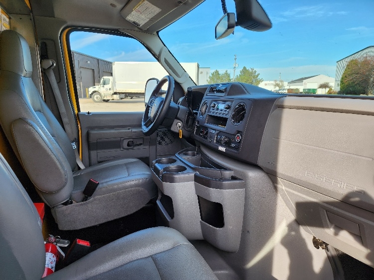 Used 2022 Ford E-350 - photo 23
