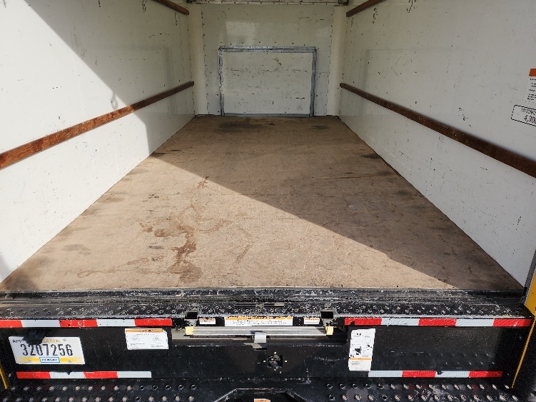 Used 2022 Ford E-350 - photo 11