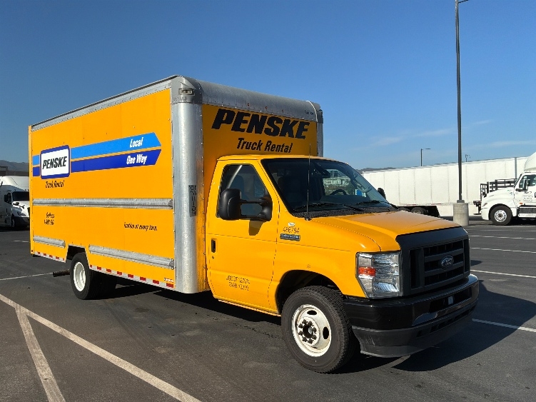Used 2022 Ford E-350 - photo 1