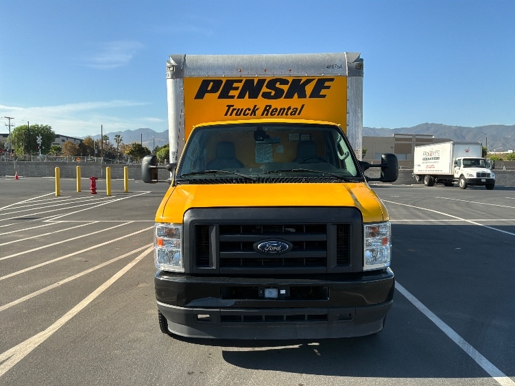 Used 2022 Ford E-350 - photo 2