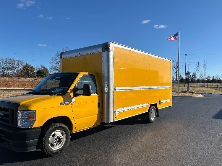 Used 2022 Ford E-350 - photo 5