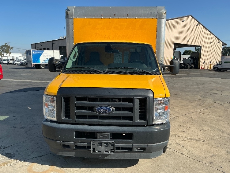 Used 2022 Ford E-350 - photo 2