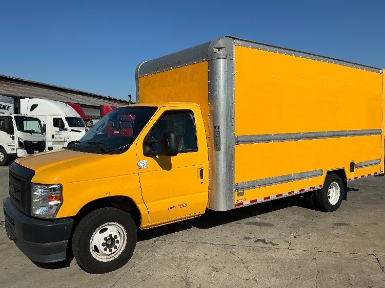 Used 2022 Ford E-350 - photo 3