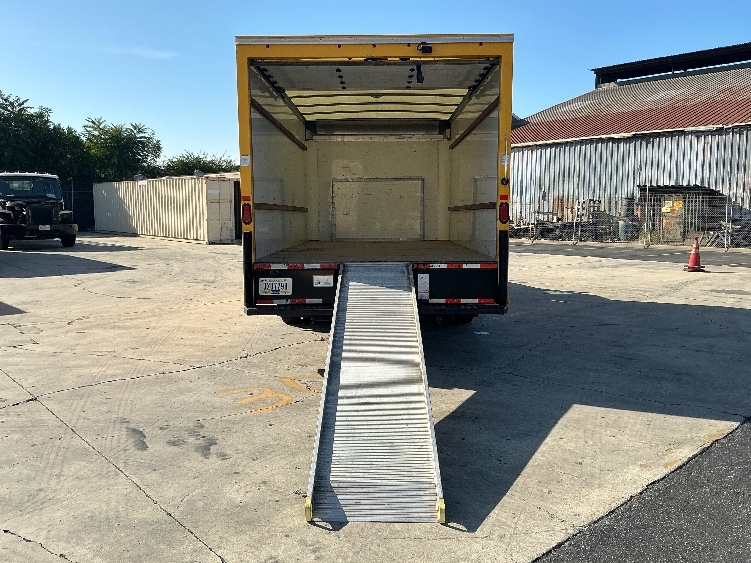Used 2022 Ford E-350 - photo 9