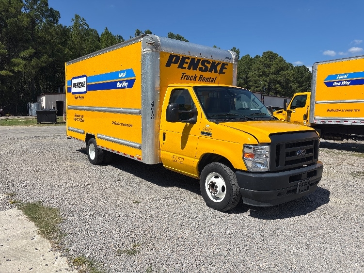 Used 2022 Ford E-350 - photo 1