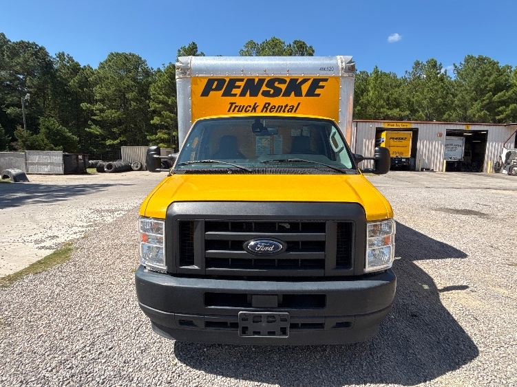 Used 2022 Ford E-350 - photo 2