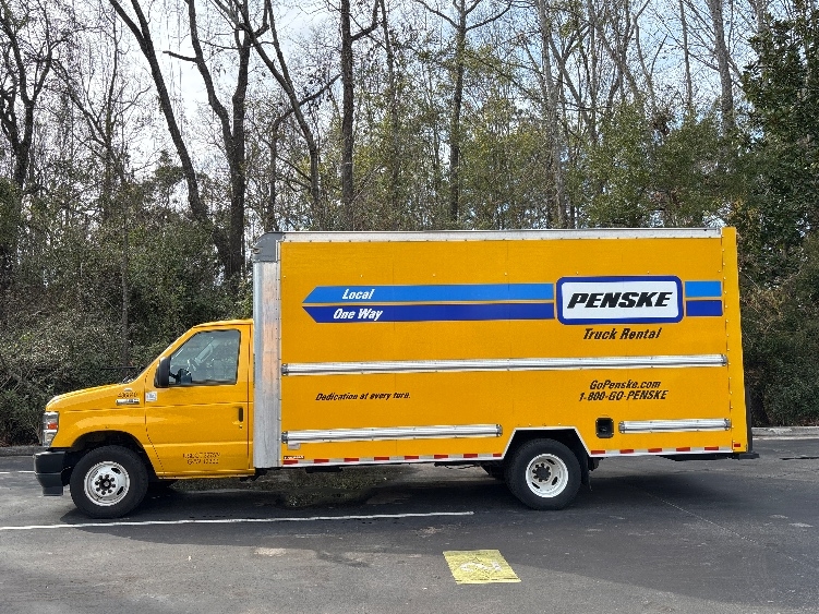 Used 2022 Ford E-350 - photo 6