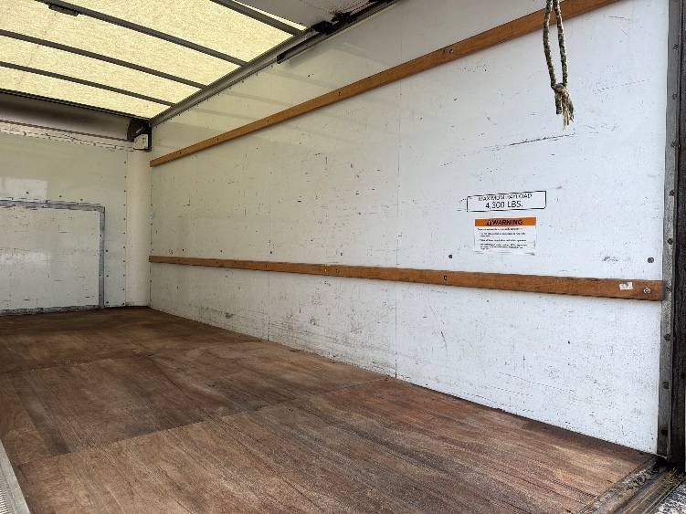 Used 2022 Ford E-350 - photo 12