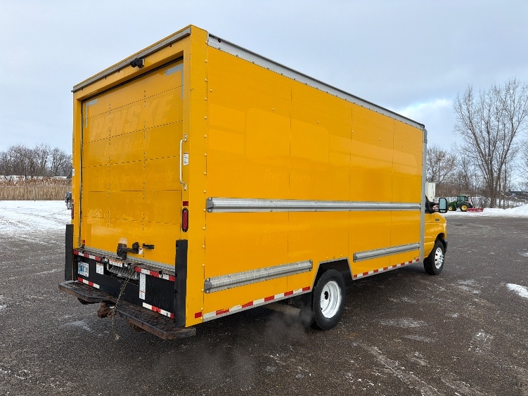 Used 2022 Ford E-350 - photo 13