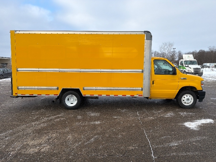 Used 2022 Ford E-350 - photo 14