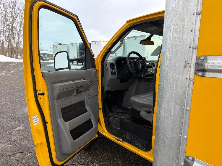 Used 2022 Ford E-350 - photo 15