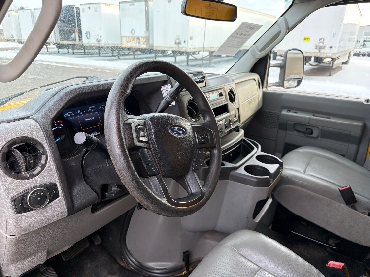 Used 2022 Ford E-350 - photo 16