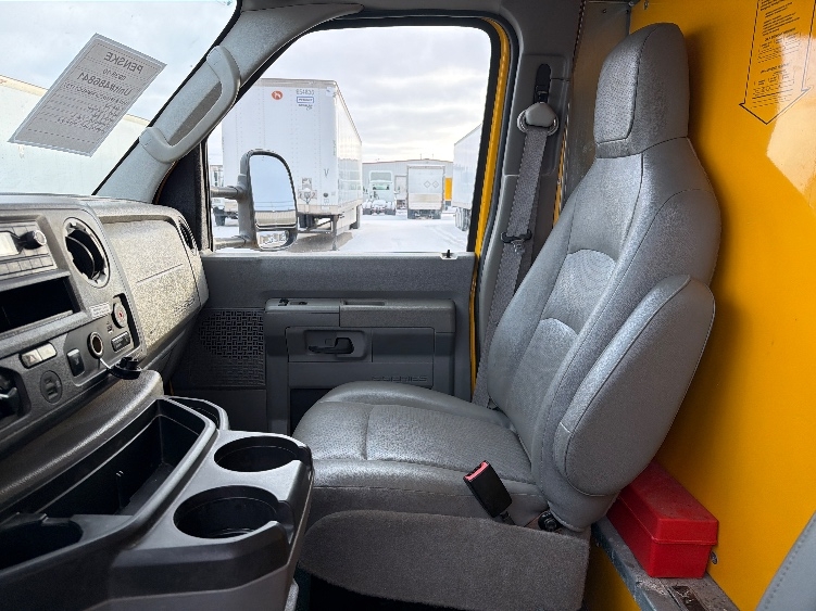 Used 2022 Ford E-350 - photo 18