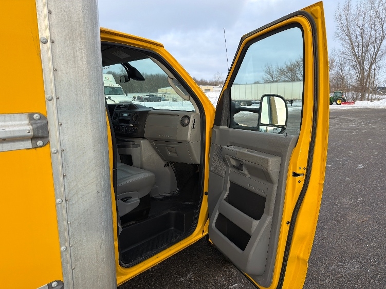 Used 2022 Ford E-350 - photo 19