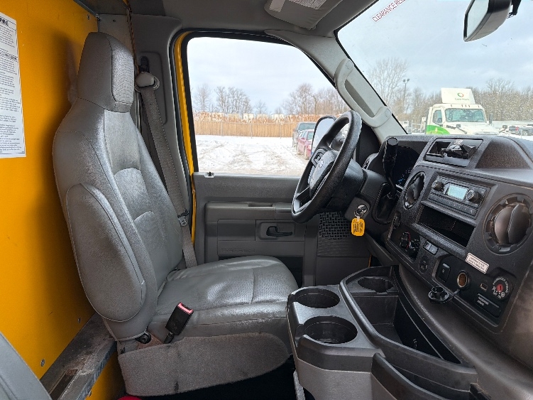 Used 2022 Ford E-350 - photo 21