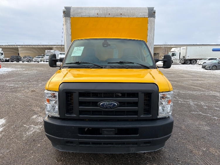 Used 2022 Ford E-350 - photo 2