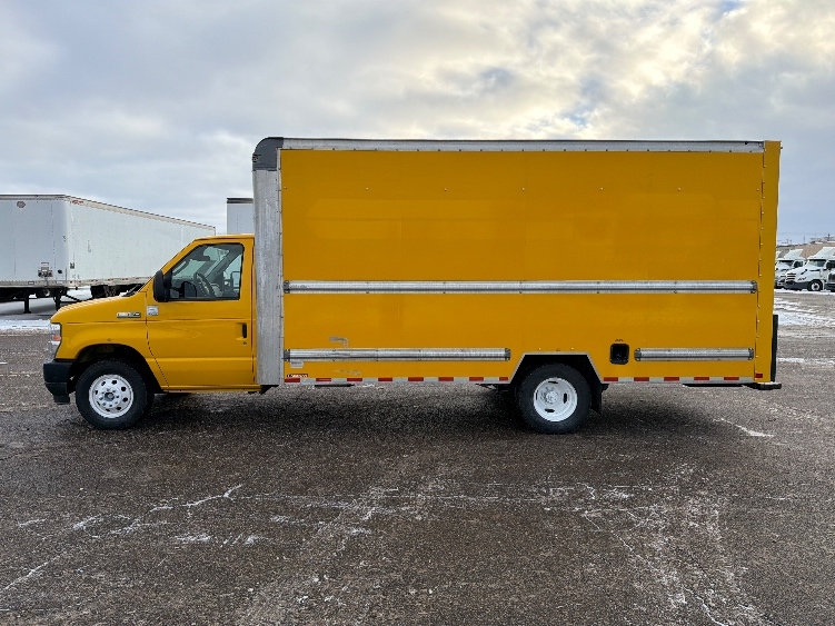 Used 2022 Ford E-350 - photo 6