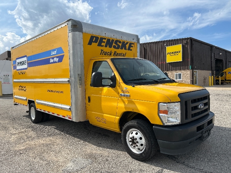 Used 2022 Ford E-350 - photo 1