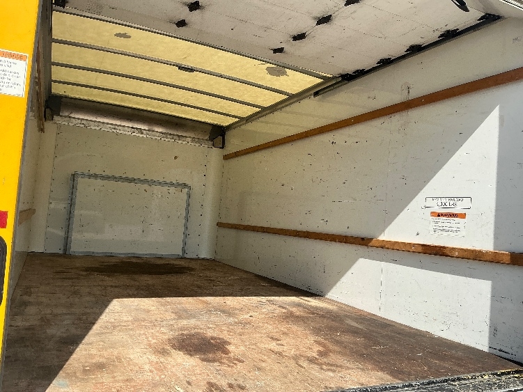 Used 2022 Ford E-350 - photo 14
