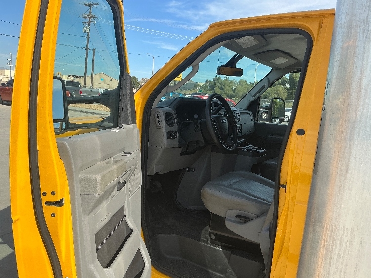 Used 2022 Ford E-350 - photo 18