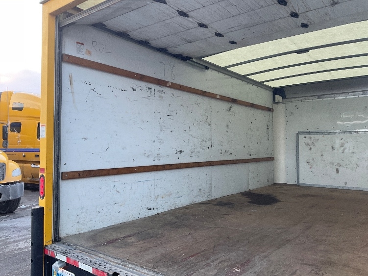 Used 2022 Ford E-350 - photo 14
