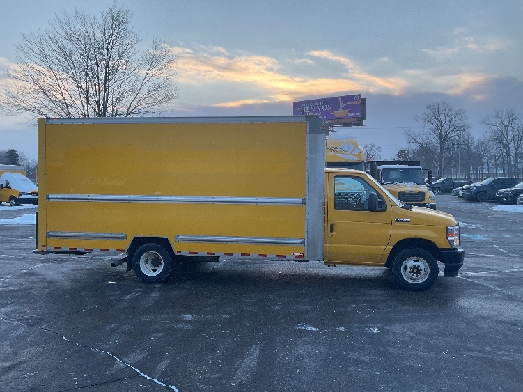 Used 2022 Ford E-350 - photo 17
