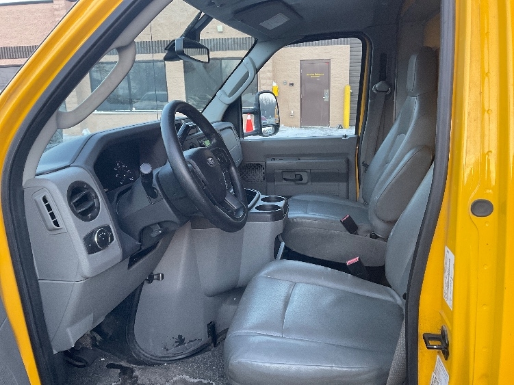 Used 2022 Ford E-350 - photo 19