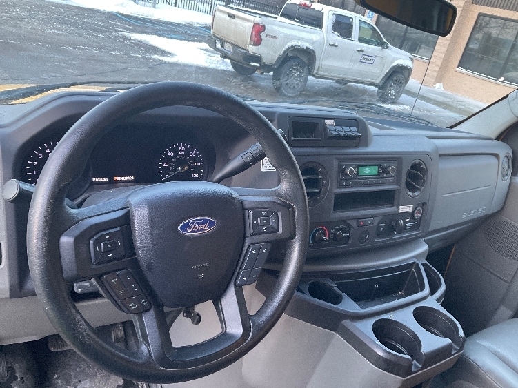 Used 2022 Ford E-350 - photo 20
