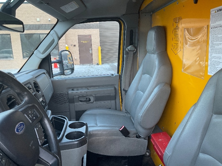 Used 2022 Ford E-350 - photo 21