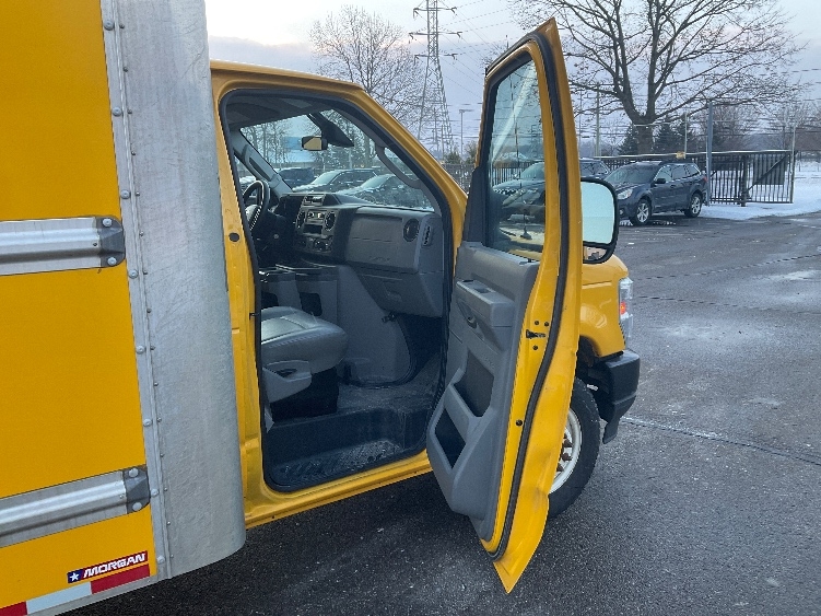 Used 2022 Ford E-350 - photo 22