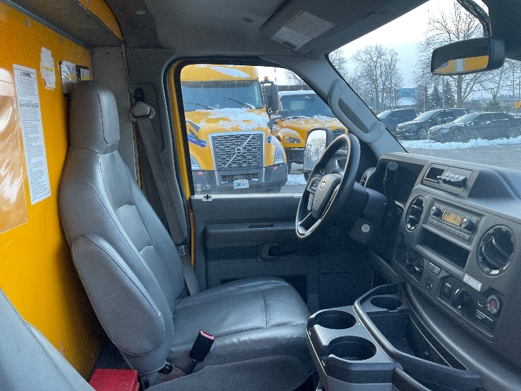 Used 2022 Ford E-350 - photo 24