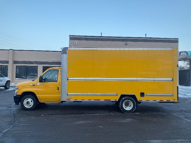Used 2022 Ford E-350 - photo 6