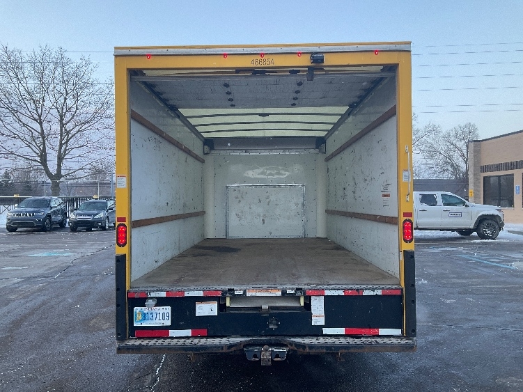 Used 2022 Ford E-350 - photo 10