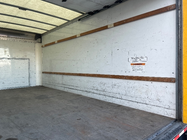 Used 2022 Ford E-350 - photo 14