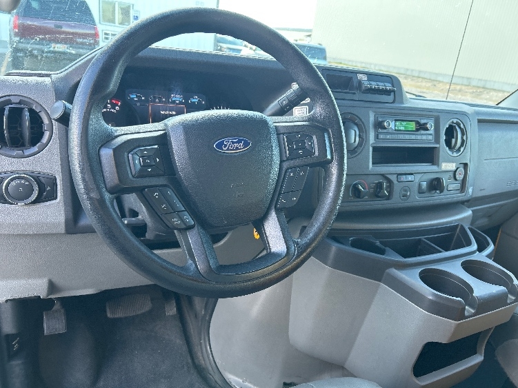 Used 2022 Ford E-350 - photo 19