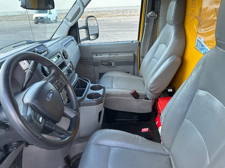 Used 2022 Ford E-350 - photo 21