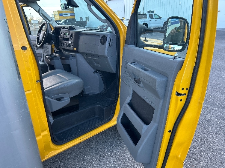 Used 2022 Ford E-350 - photo 22