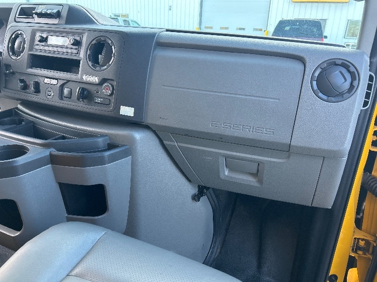 Used 2022 Ford E-350 - photo 23