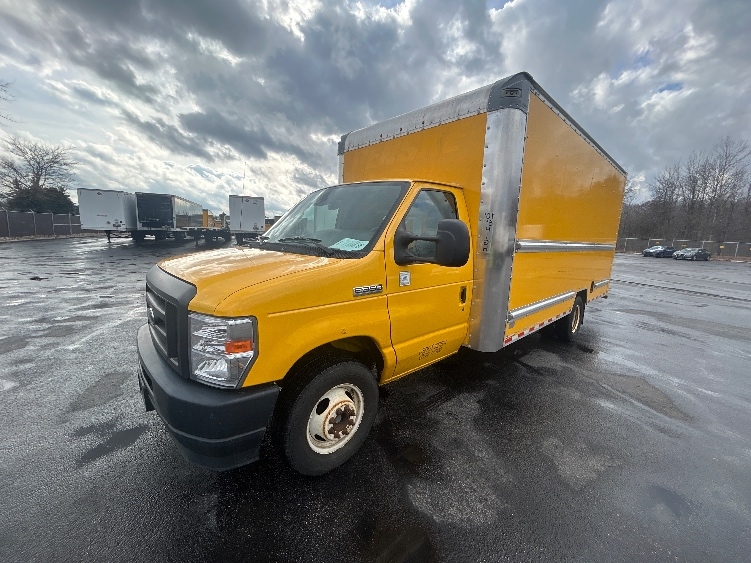Used 2022 Ford E-350 - photo 5