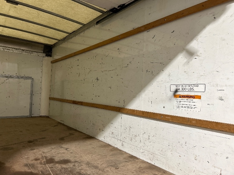 Used 2022 Ford E-350 - photo 14
