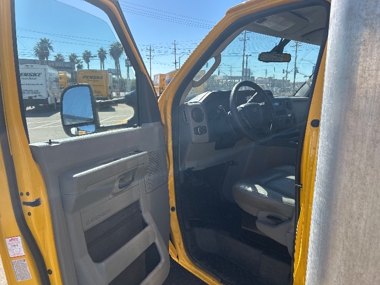Used 2022 Ford E-350 - photo 18