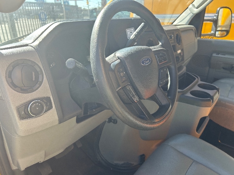 Used 2022 Ford E-350 - photo 19