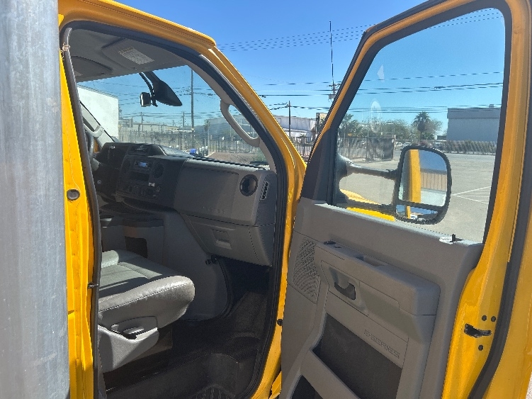 Used 2022 Ford E-350 - photo 22