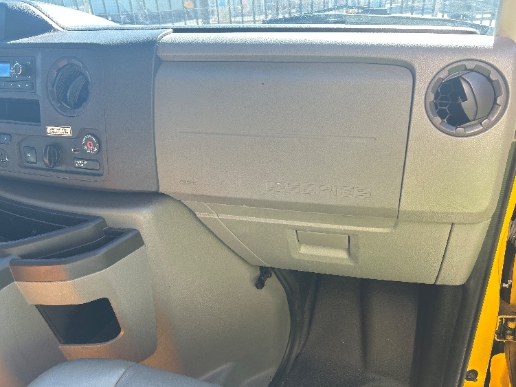 Used 2022 Ford E-350 - photo 23