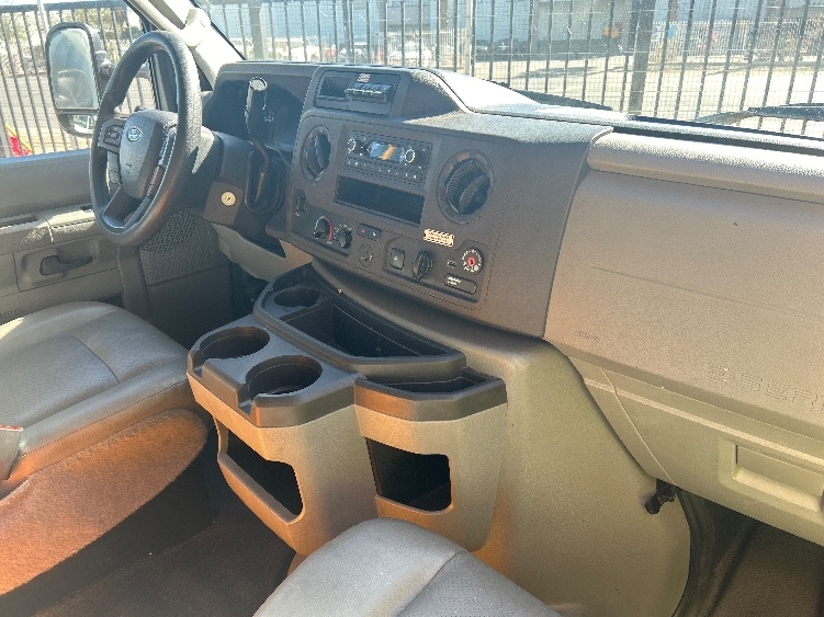 Used 2022 Ford E-350 - photo 24