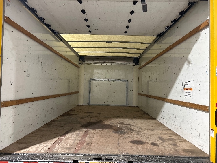 Used 2022 Ford E-350 - photo 10